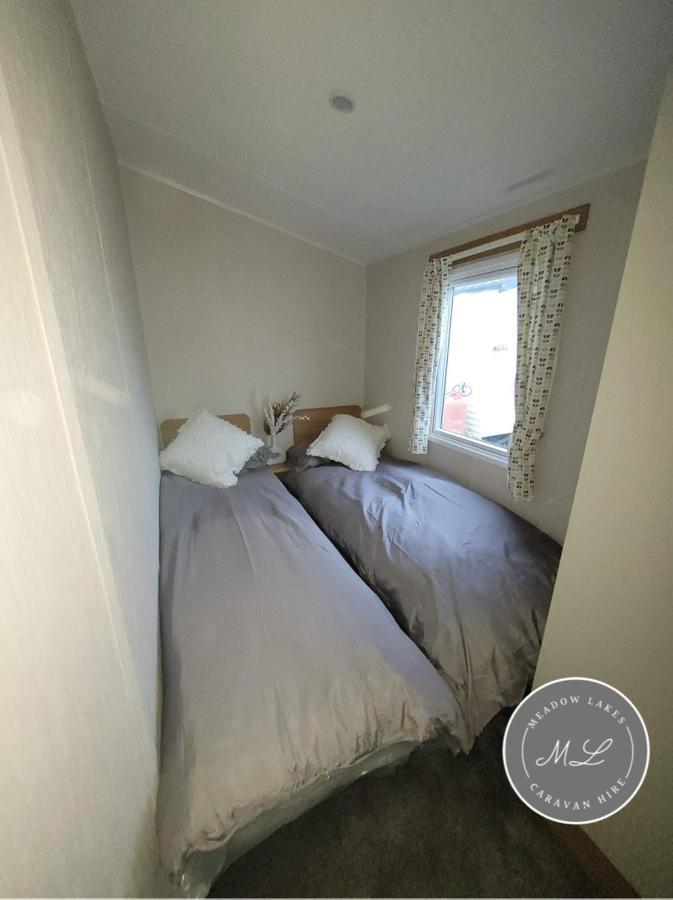 Palm Grove 181- Golden Palm - Pet Friendly, Wifi, Central Heating, Bed Linen - Meadow Lakes Caravan & Lodge Hire Chapel Saint Leonards Exterior photo